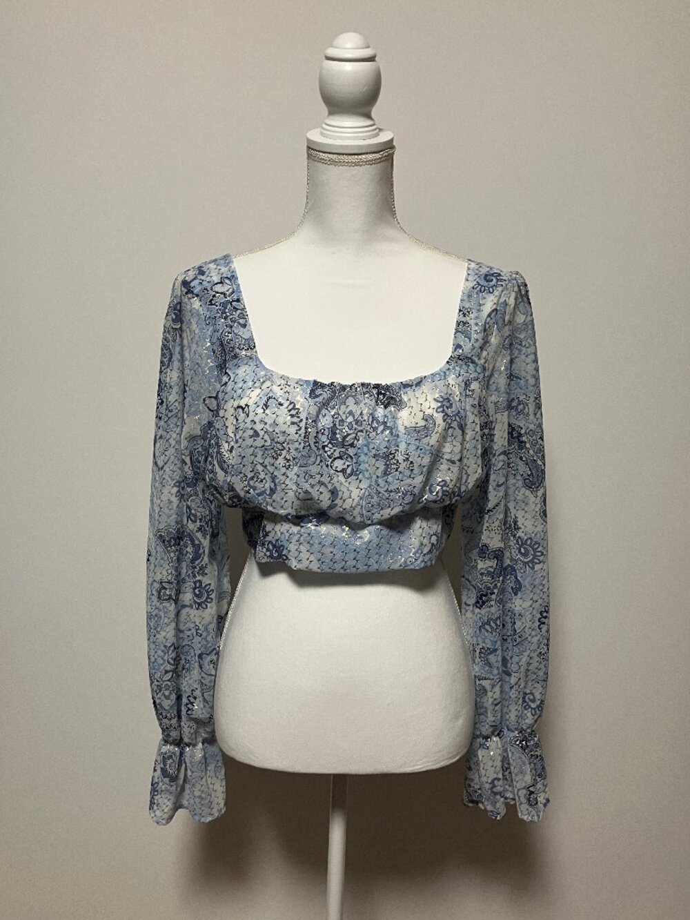 Altar'd State Blue Paisley Chiffon Long Sleeve Crop Top Blouse, Size Large